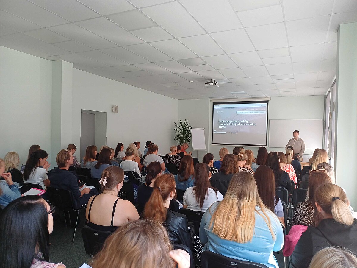 Lekcija studentu auditorijā